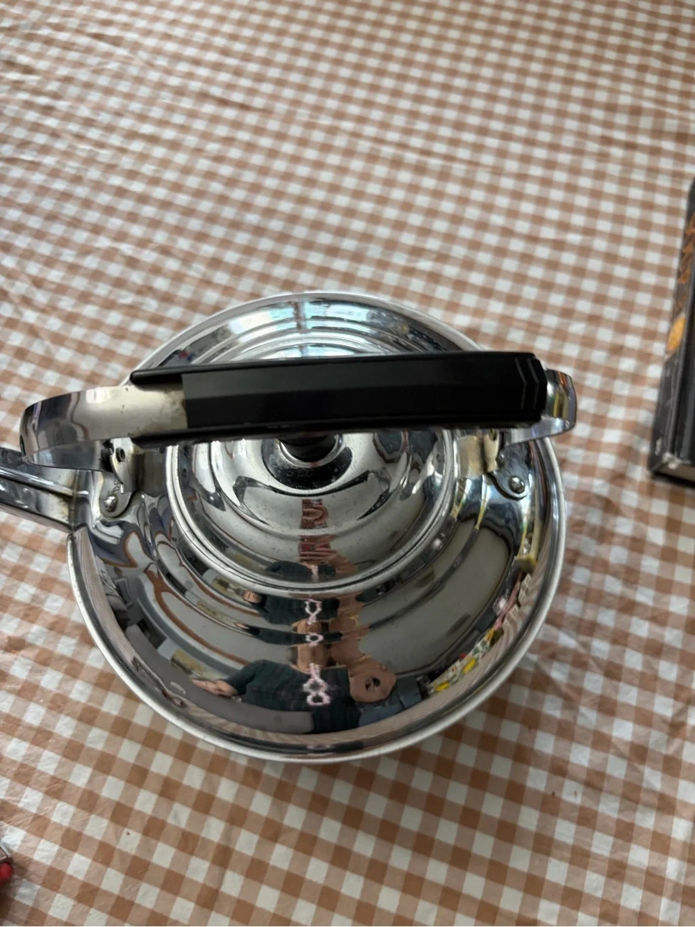 Polished Stainless Steel Kettle with Black Handle and Knob decoration only